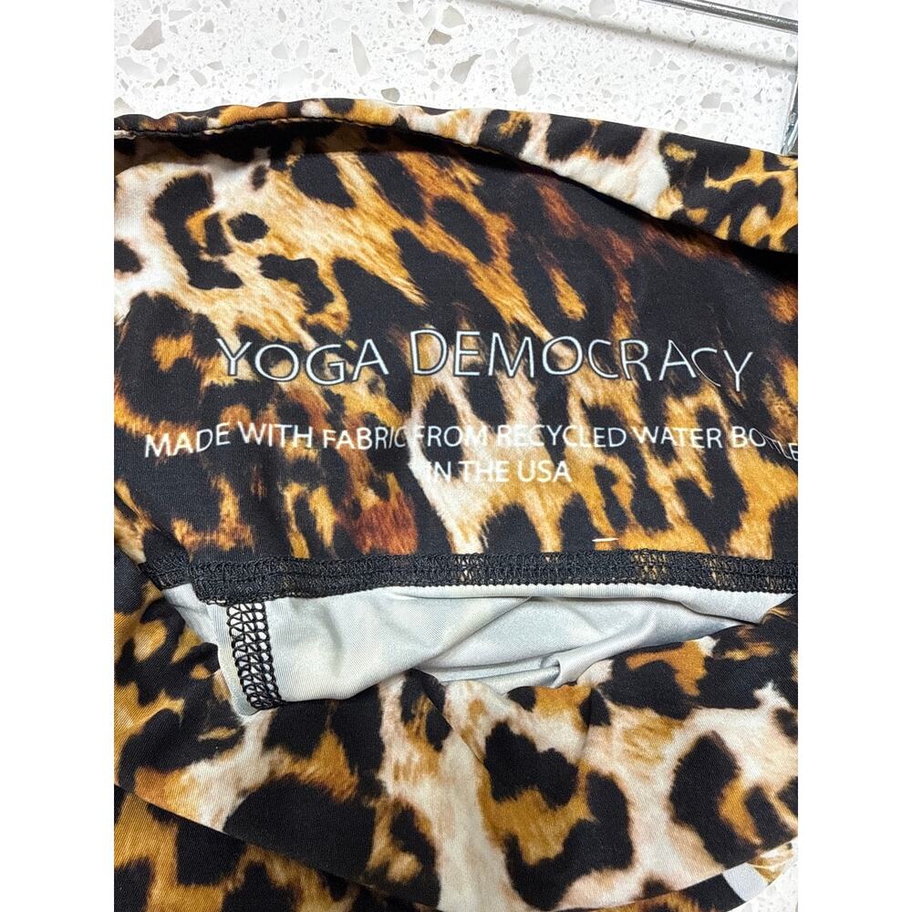 Yoga Democracy Wildcat Capri Leggings Womens Size S *EUC - Picture 12 of 12